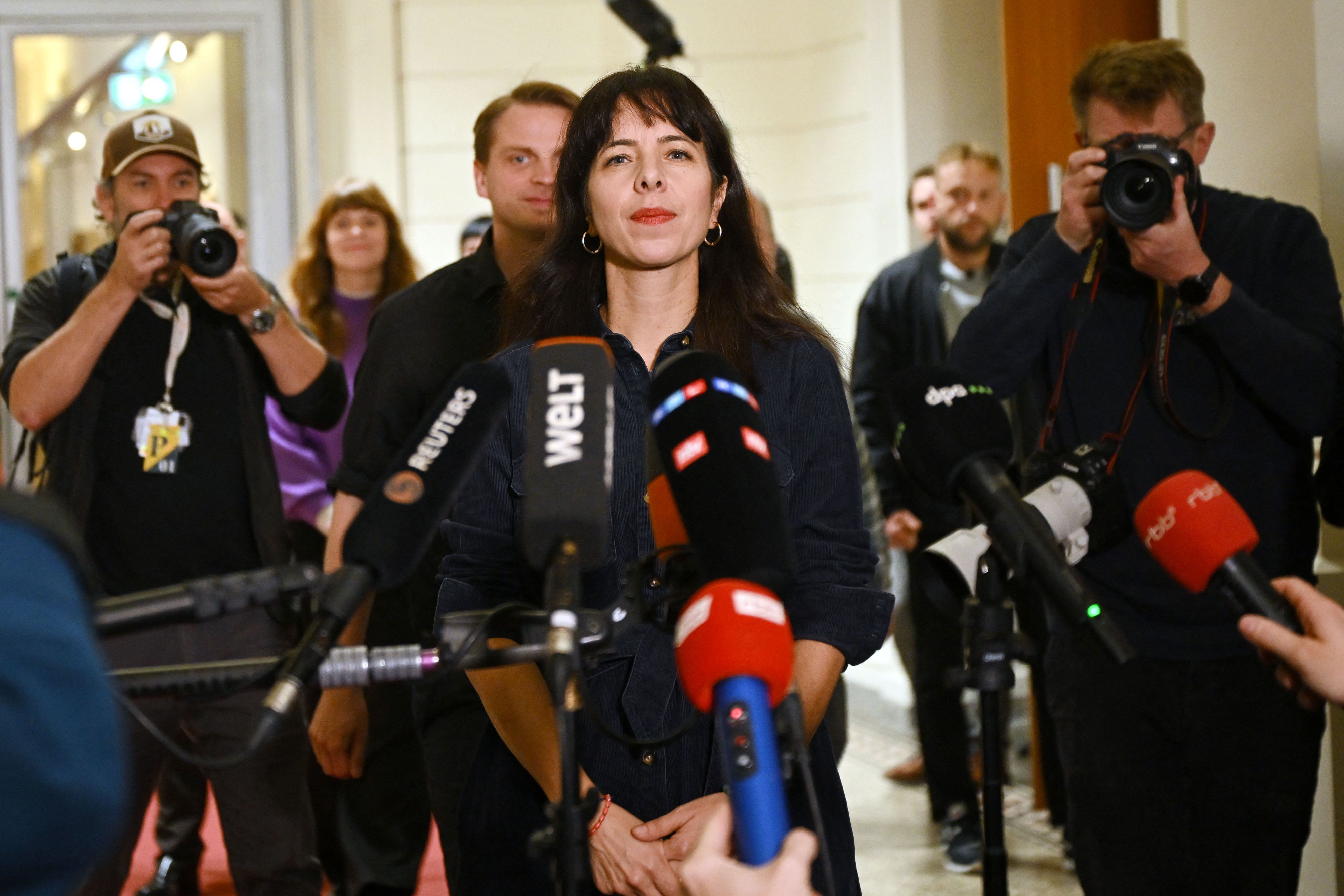 Angst vor Extremisten im Umfeld ihrer Partei: Elif Eralp (Linke) will Regierende Bürgermeisterin von Berlin werden.