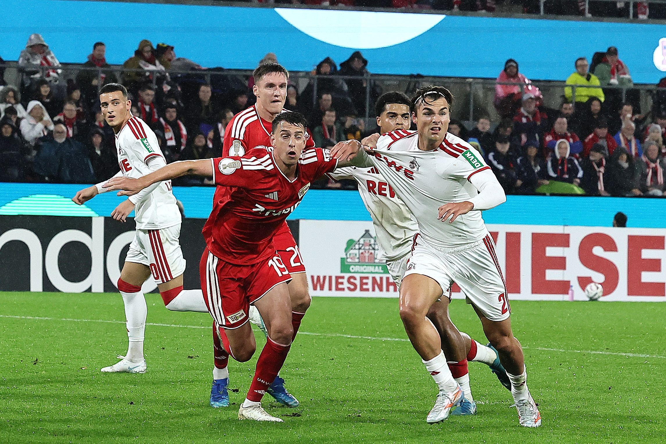 Joel Schmied zeigte gegen Union Berlin eine hervorragende Leistung im Abwehrzentrum.