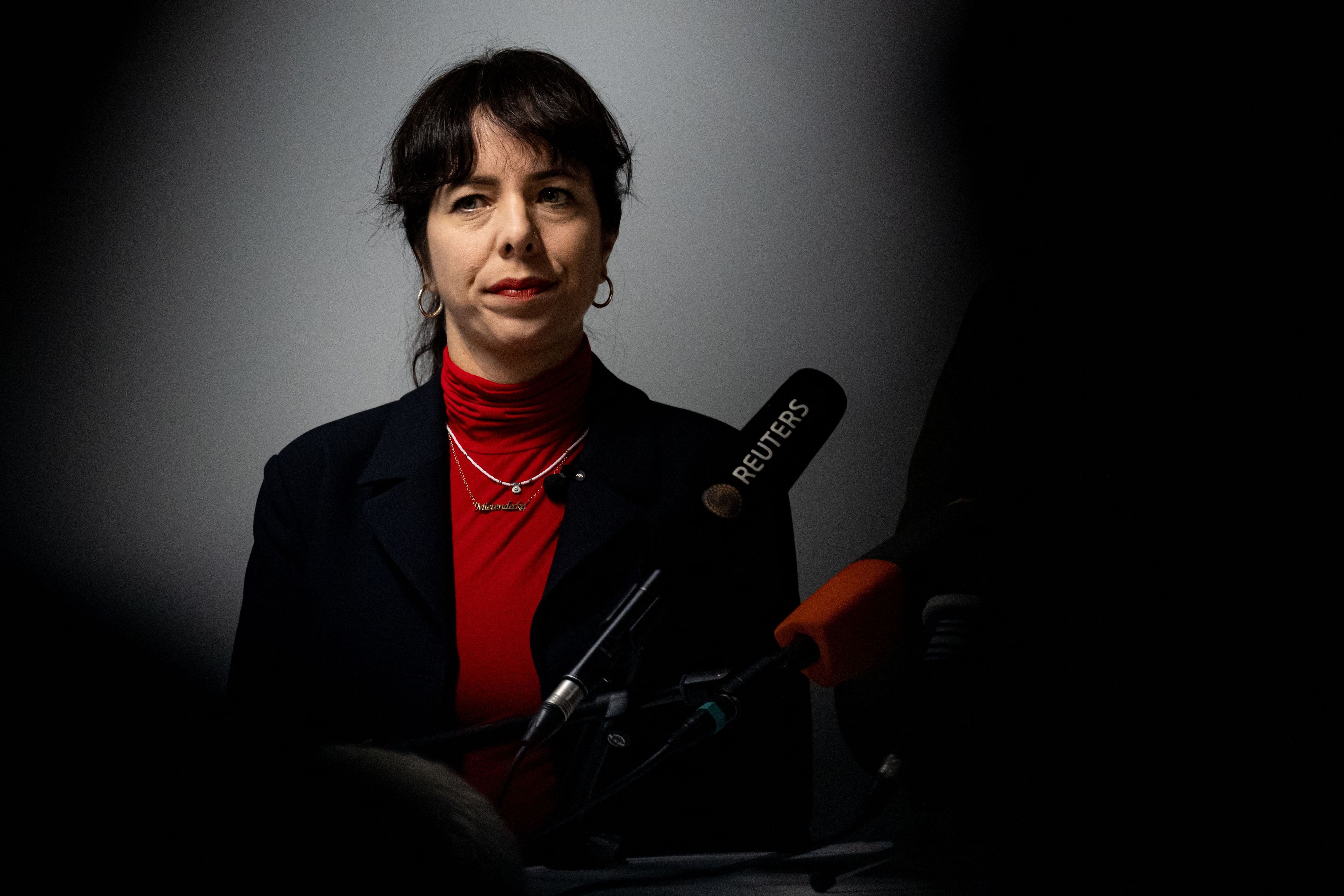 Elif Eralp, Fraktionsvorsitzende der Partei Die Linke im Berliner Abgeordnetenhaus, bei einer Pressekonferenz. (Archivbild)
