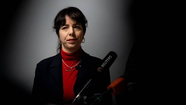 Elif Eralp, Fraktionsvorsitzende der Partei Die Linke im Berliner Abgeordnetenhaus, bei einer Pressekonferenz. (Archivbild)