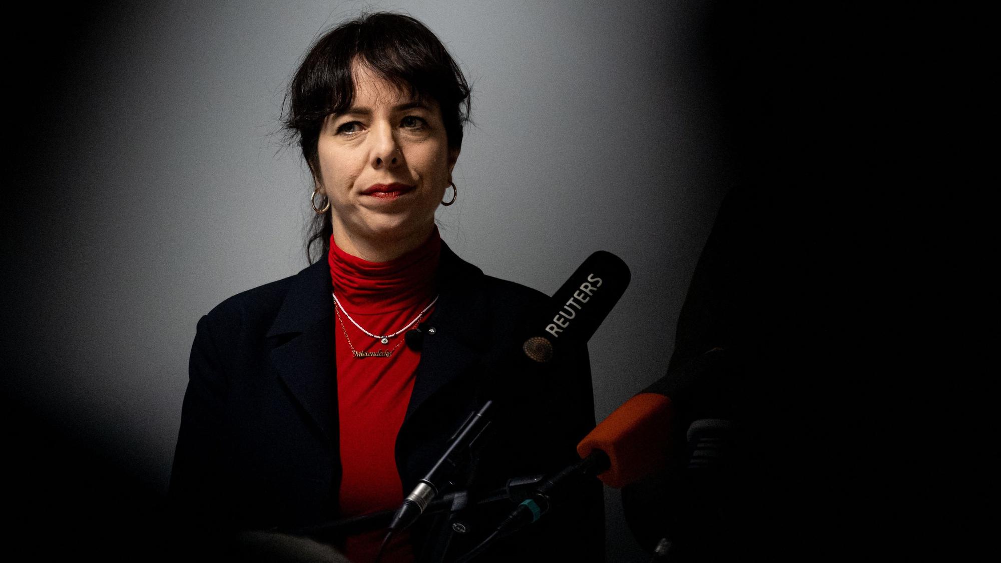 Elif Eralp, Fraktionsvorsitzende der Partei Die Linke im Berliner Abgeordnetenhaus, bei einer Pressekonferenz. (Archivbild)