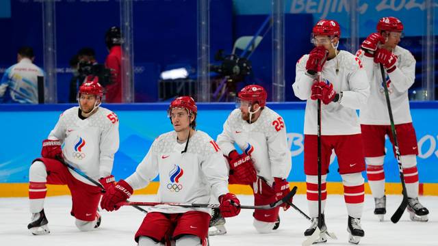 Mitglieder des russischen Eishockey-Teams nach einer Niederlage gegen Finnland bei den Olympischen Winterspielen 2022. (Archivbild)