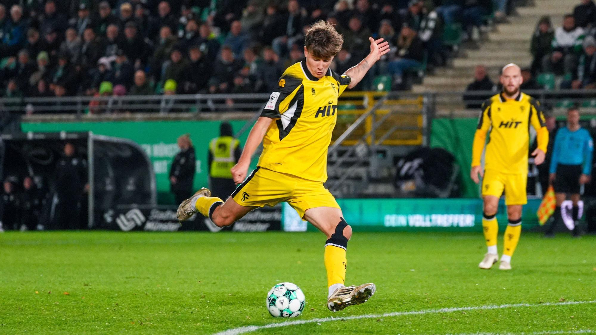 Fortuna Kölns Kevin Krumme im Spiel gegen Münster.