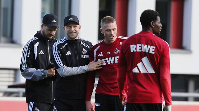 René Wagner (im Bild mit Sebastian Sebulonsen) bleibt auch nach dem 5:0 im Pokal gegen Union Berlin sachlich und betont den Weg.