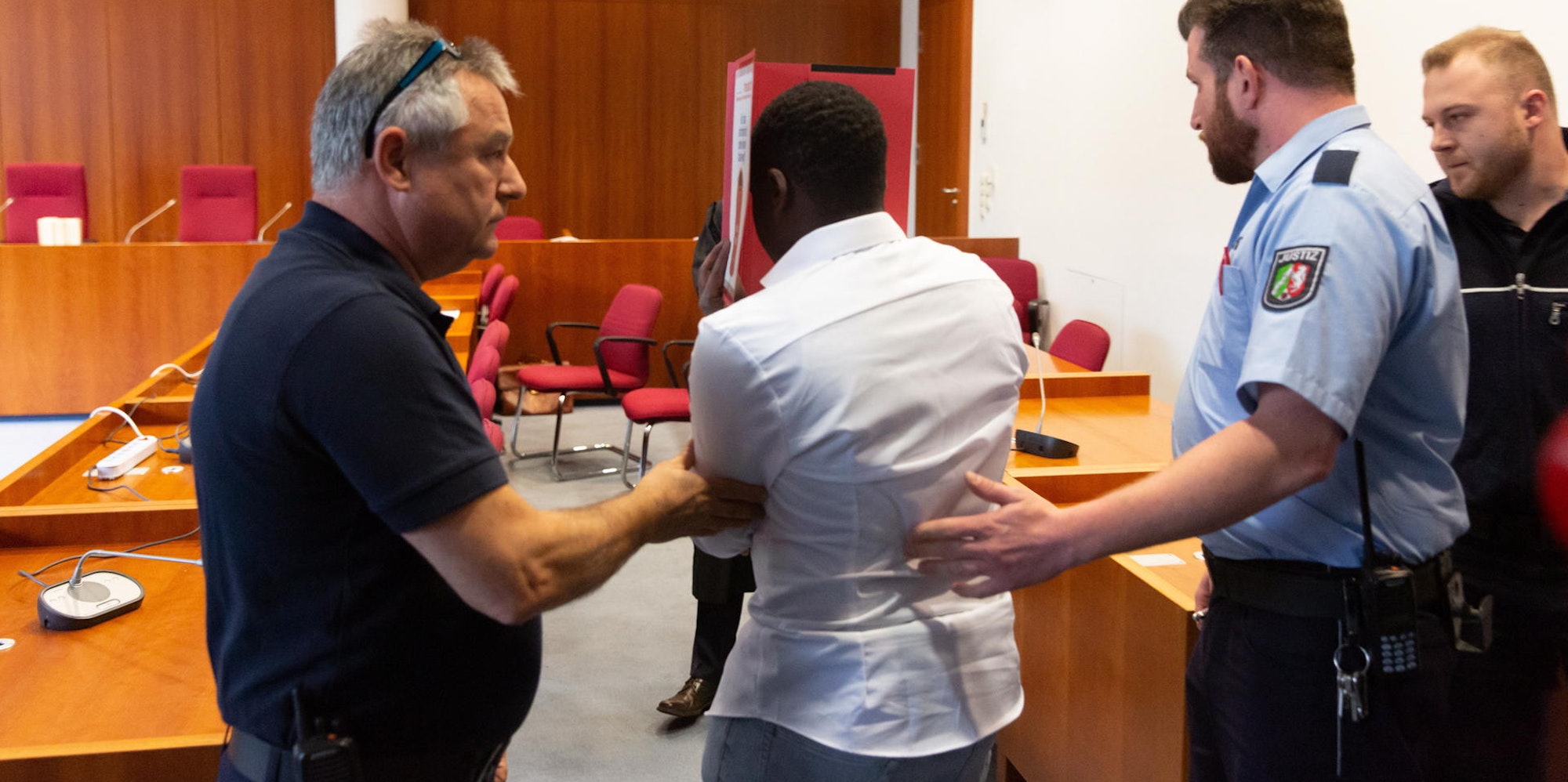 Bonn_LG_Verhandlung_Toetung_in_Unterkunft_in_St._Augus_3