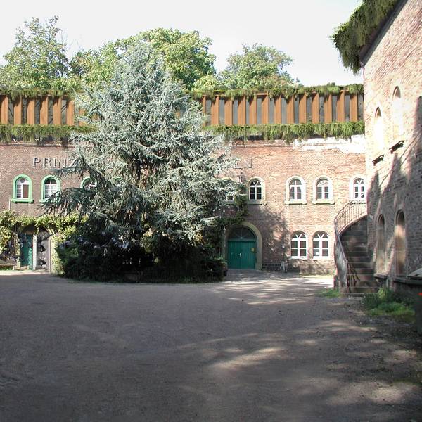 Fort-X_Hof_Initiativenhaus_HH-Vision (1)