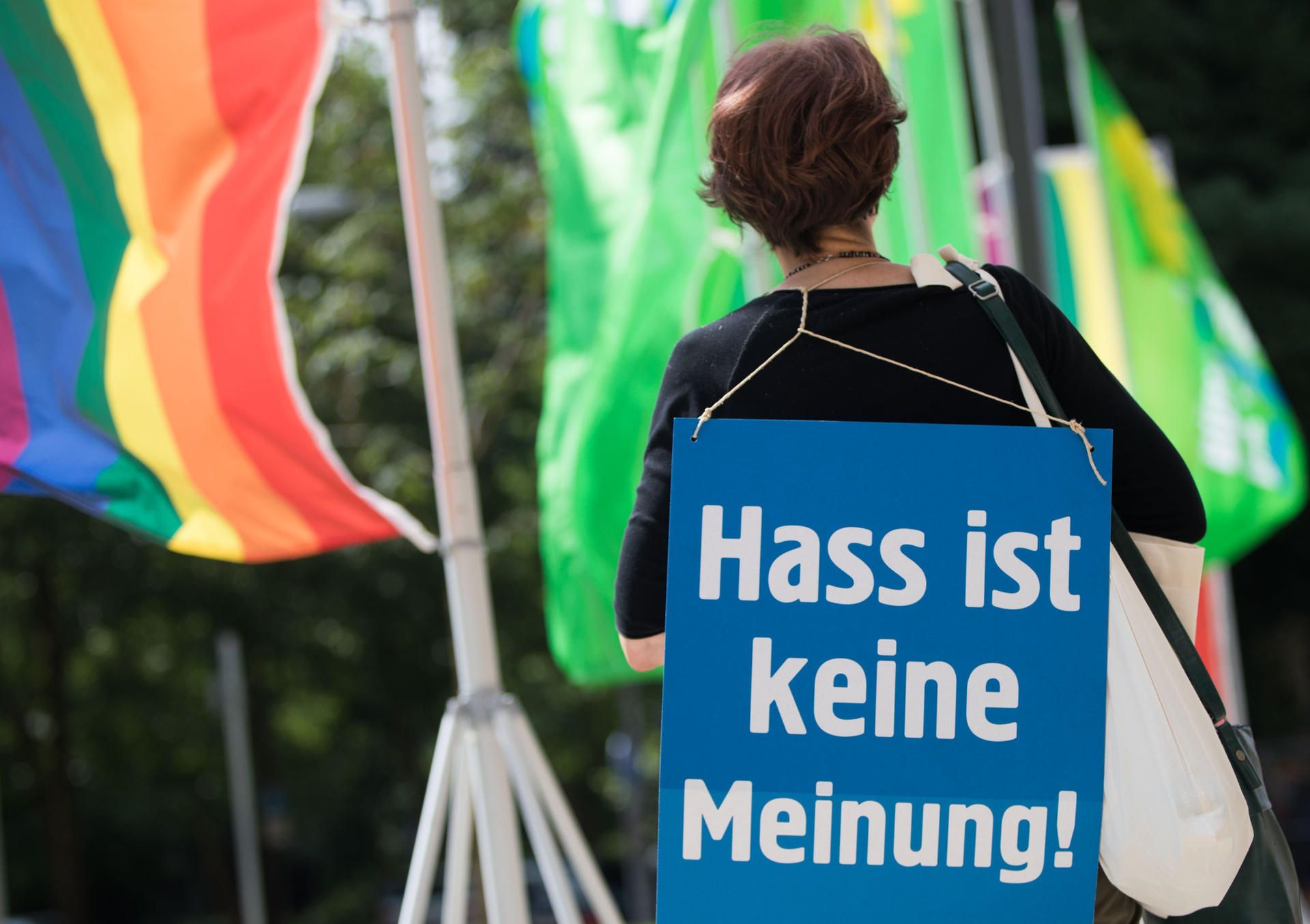 Aktivistin_Campact_Hass im Internet_Hetze_Protest