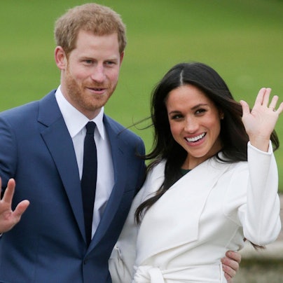 Prinz Harry und Herzogin Meghan winken bei einem öffentlichen Termin.