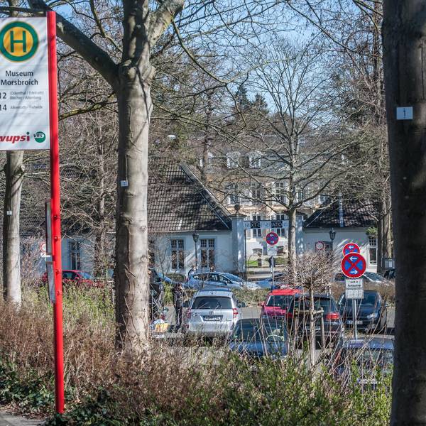 leverkusen-morsbroich-Parkplatz-sichtachse-ALF_4329