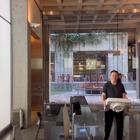 Elon Musk Waschbecken 261022