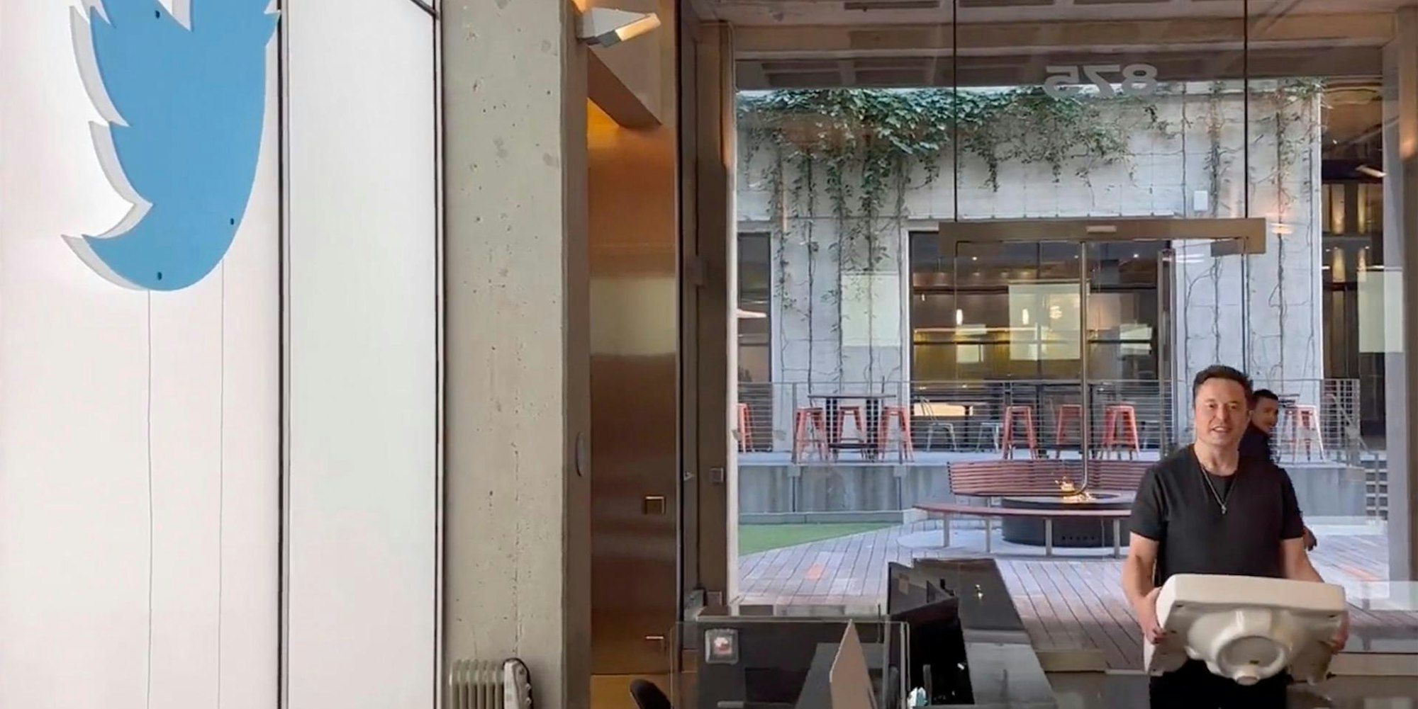 Elon Musk Waschbecken 261022