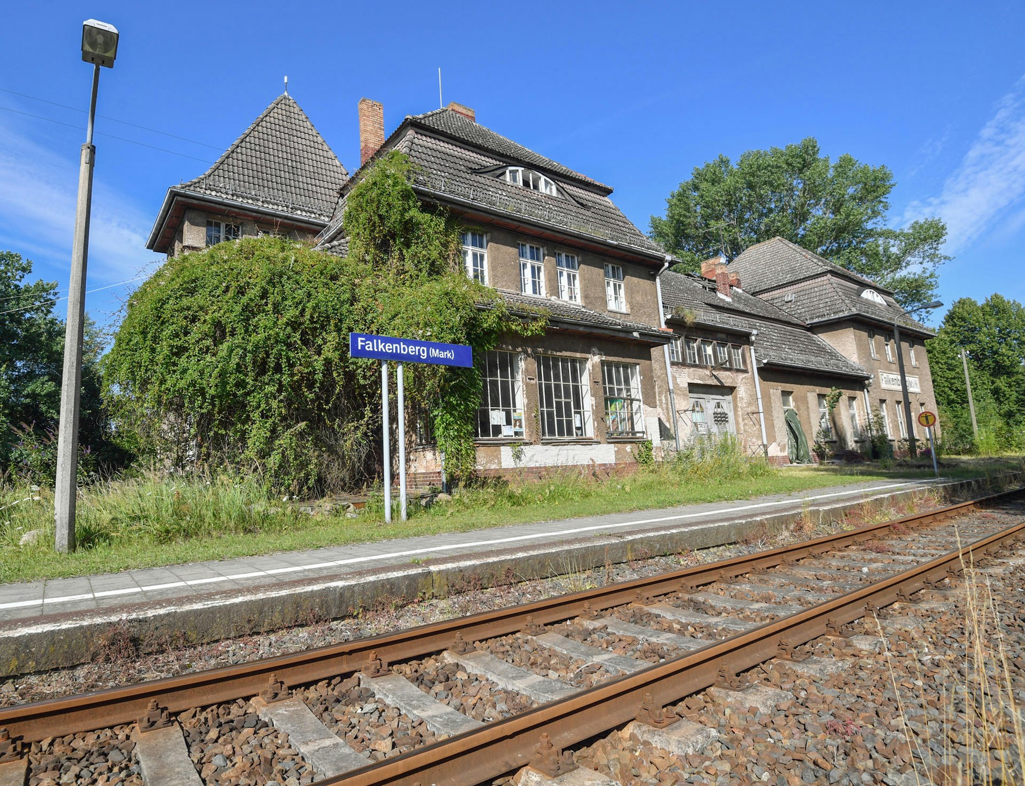 bahnhofsgebaeude