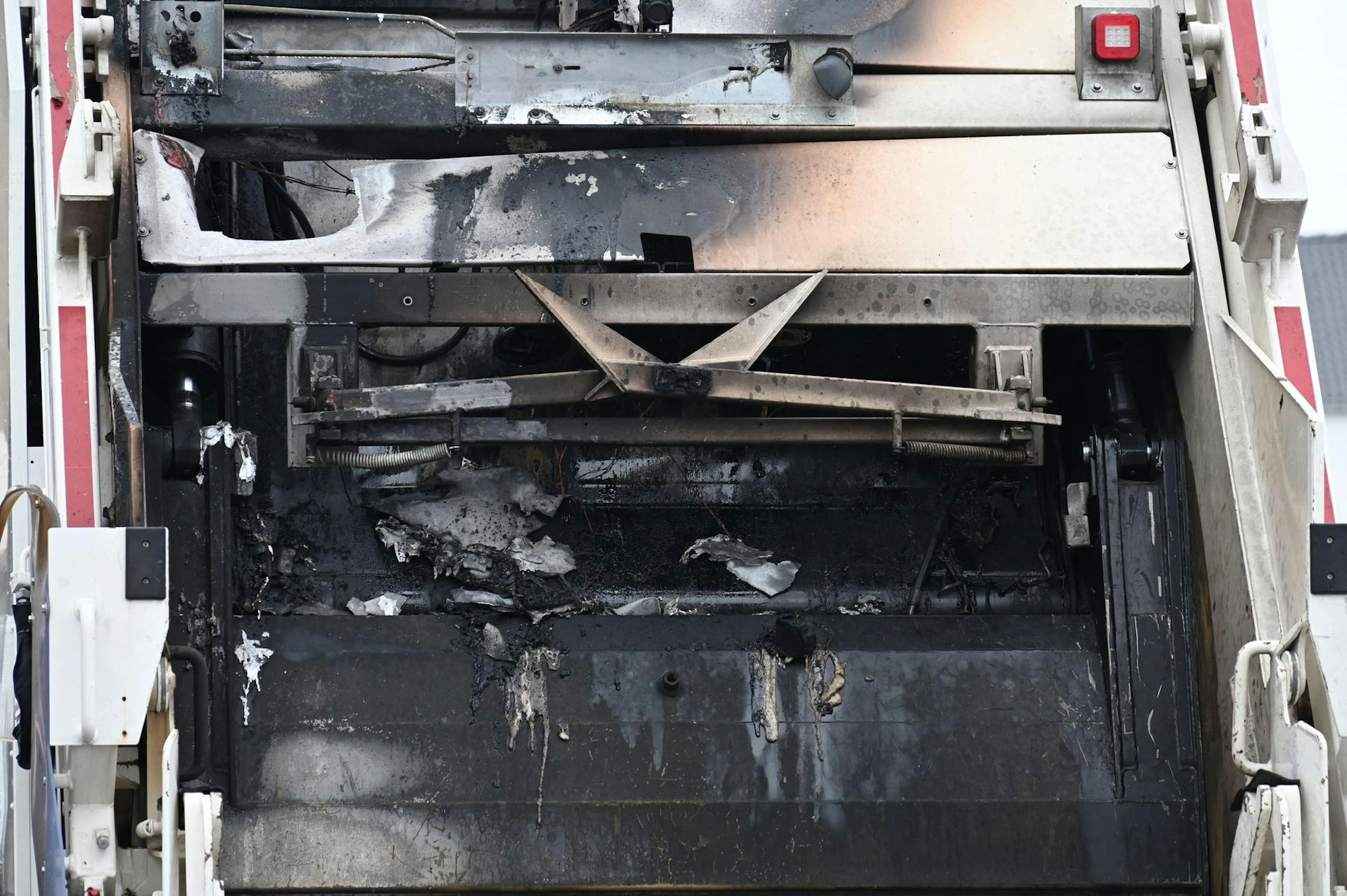 Müllwagen Feuer Pulheim II