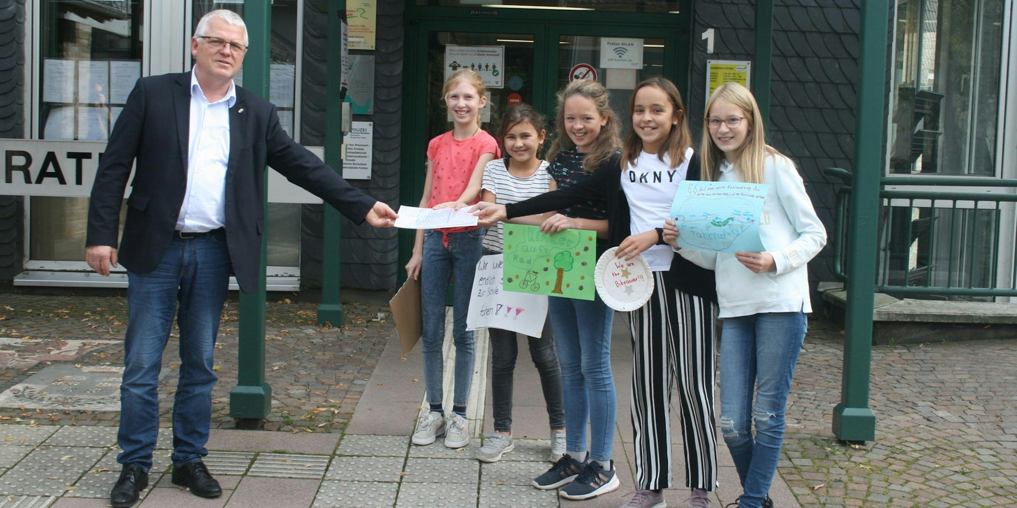 Heider_Unterschriften_Radweg_Schueler