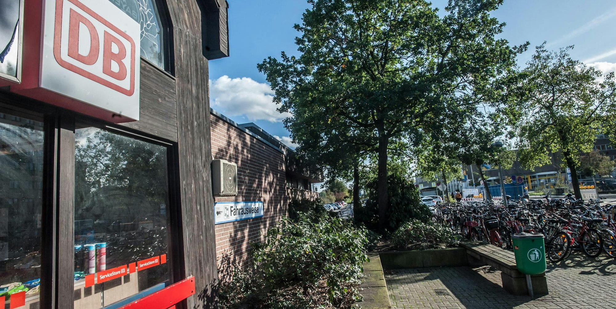 leverkusen-gruenzeug-bahnhof--ALF_7917