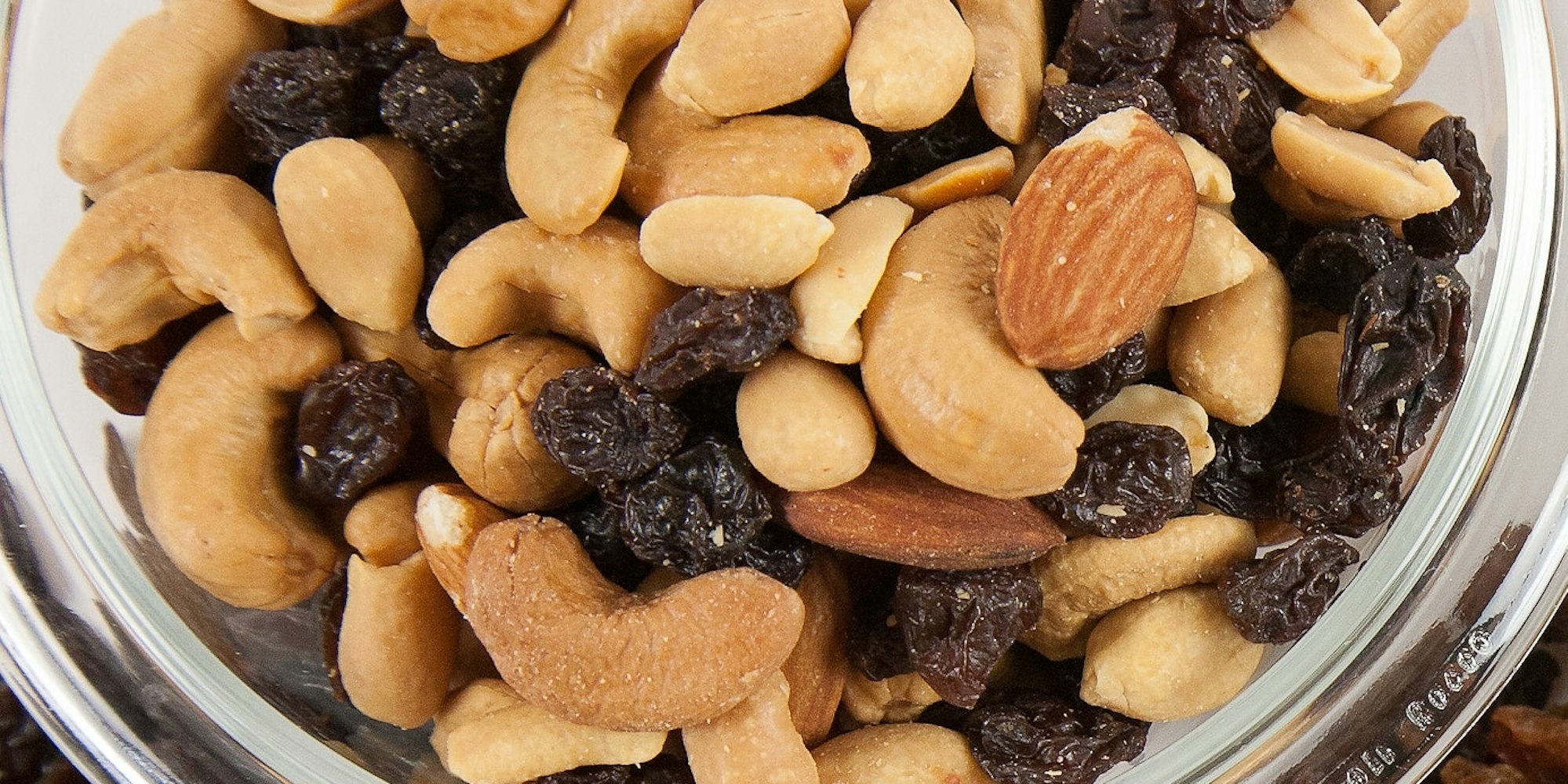 Studentenfutter in einer Schüssel