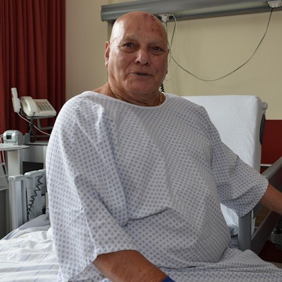 Alle Wege führen nach Rom, nur hat Luigi Rimonti leider das falsche erwischt. Nämlich die kleine Ortschaft Rom in der oberbergischen Gemeinde Morsbach. Nach einem Unfall dort wurde er ins Waldbröler Kreiskrankenhaus eingeliefert. Unser Foto zeigt ihn im Krankenbett.