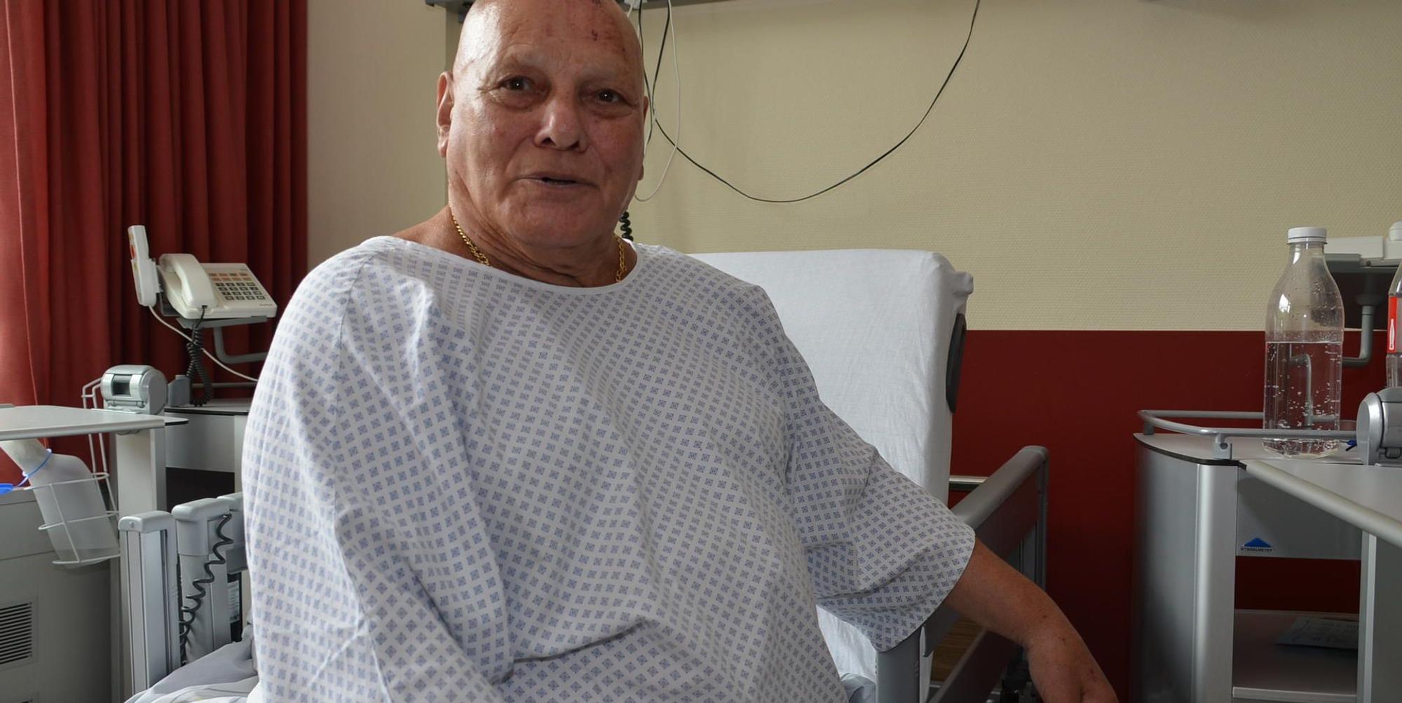 Alle Wege führen nach Rom, nur hat Luigi Rimonti leider das falsche erwischt. Nämlich die kleine Ortschaft Rom in der oberbergischen Gemeinde Morsbach. Nach einem Unfall dort wurde er ins Waldbröler Kreiskrankenhaus eingeliefert. Unser Foto zeigt ihn im Krankenbett.