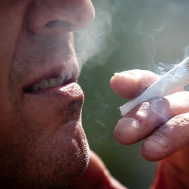 Cannabis_Mann kippt_dpa