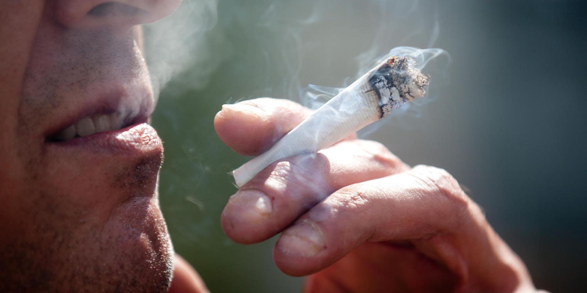 Cannabis_Mann kippt_dpa