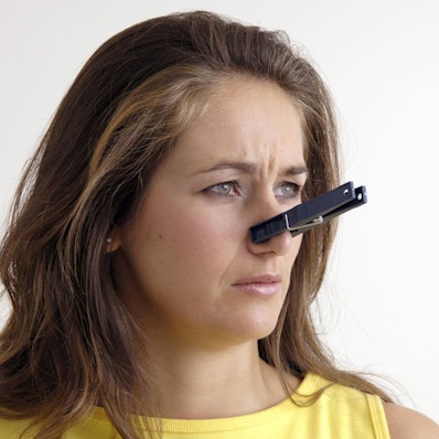 Nase_zuhalten_Gestank_imago