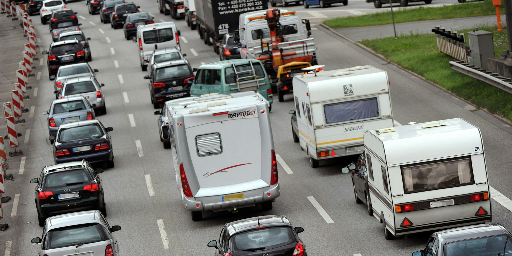 Stau_auf_Autobahnen_31886534