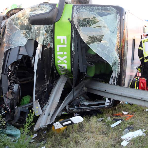 Flixbus auf A9 verunglückt - ein Toter
