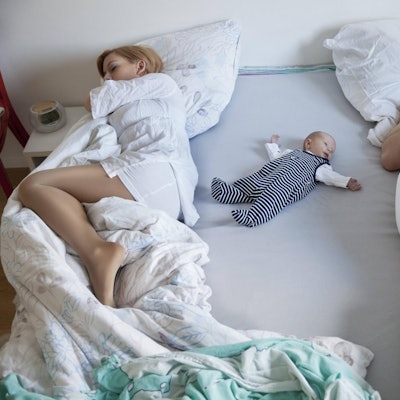 imago Eltern Baby schlafen