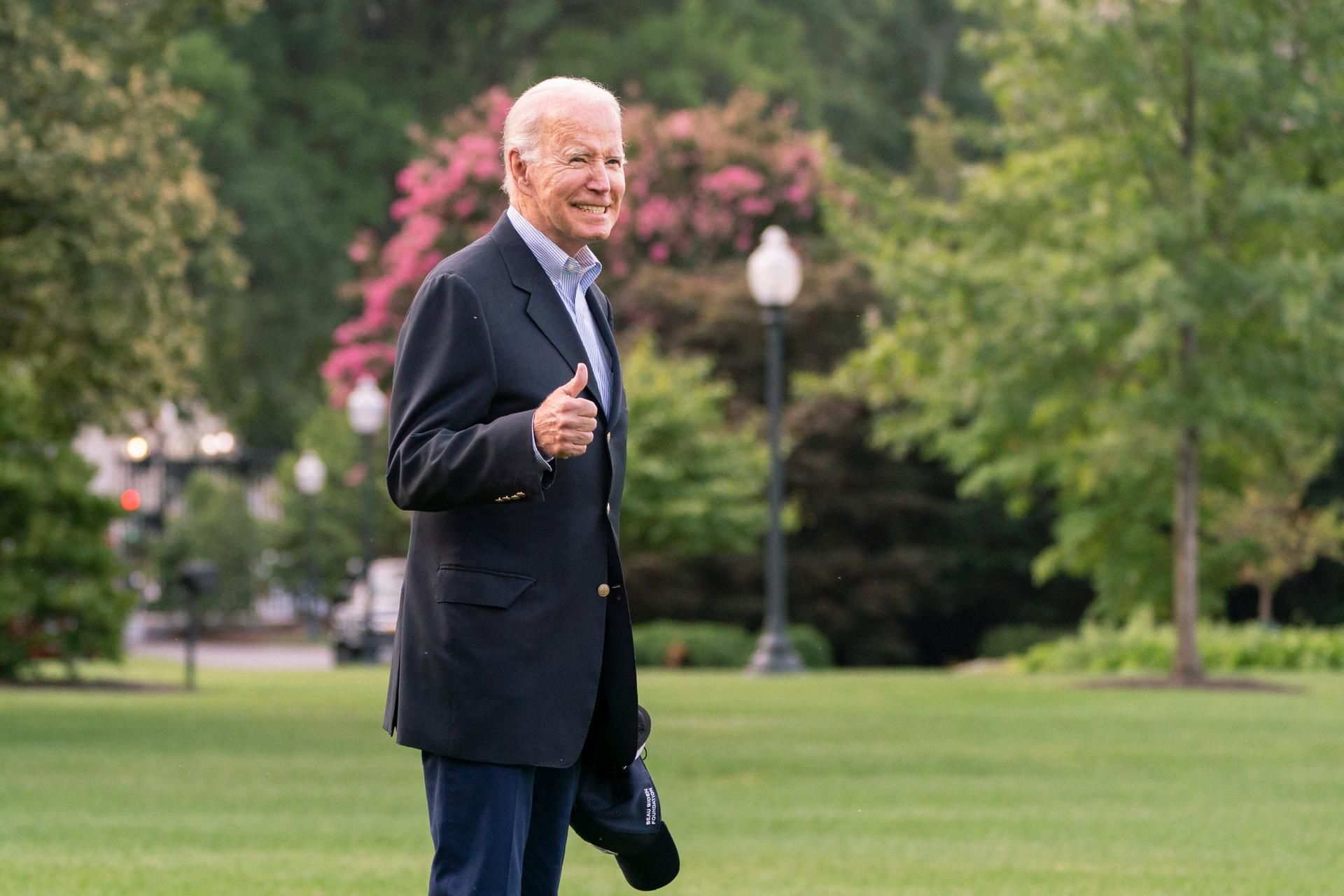 Biden Daumen hoch 0708
