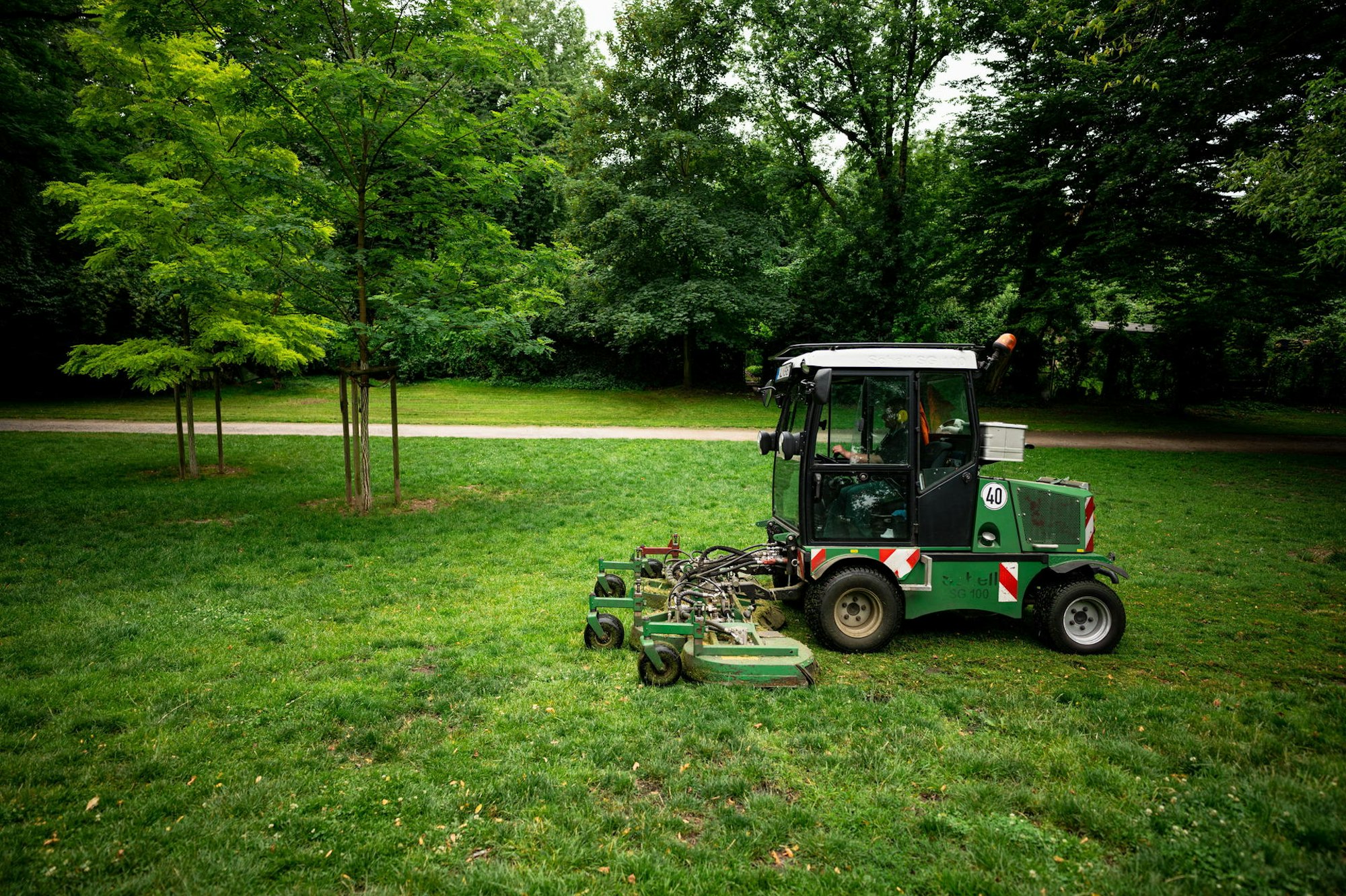 cob_20220629_Gruenflaechenamt_Einsatz_im_Friedenspark_13