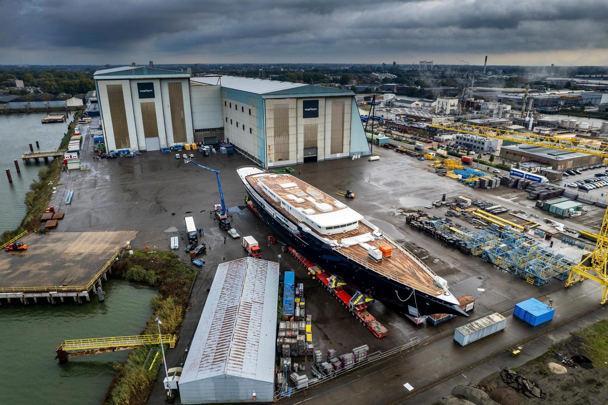 Bezos Yacht dpa