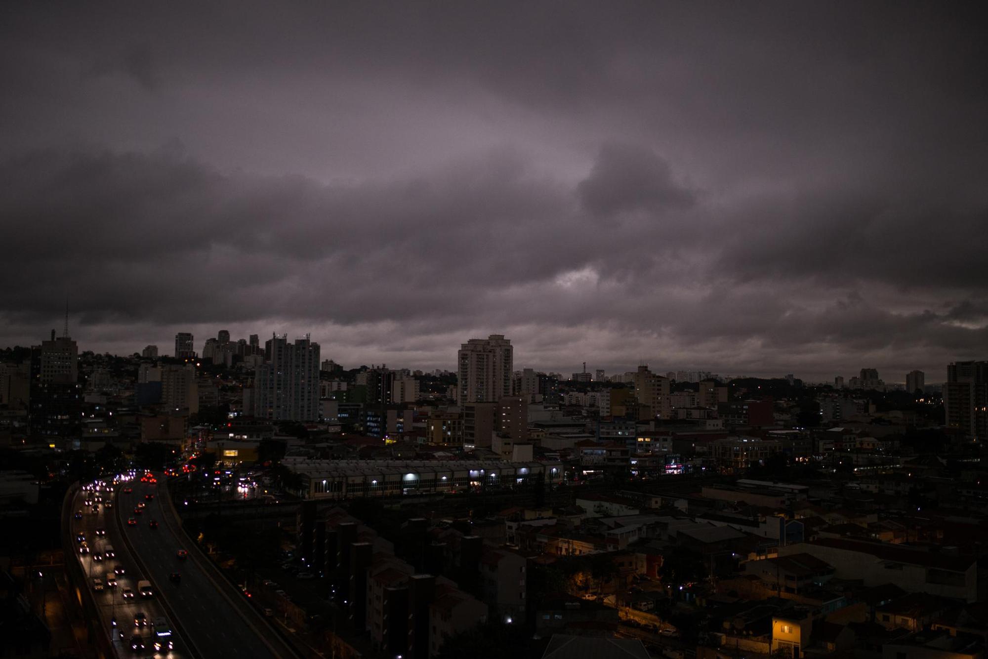 sao paulo dunkler himmel
