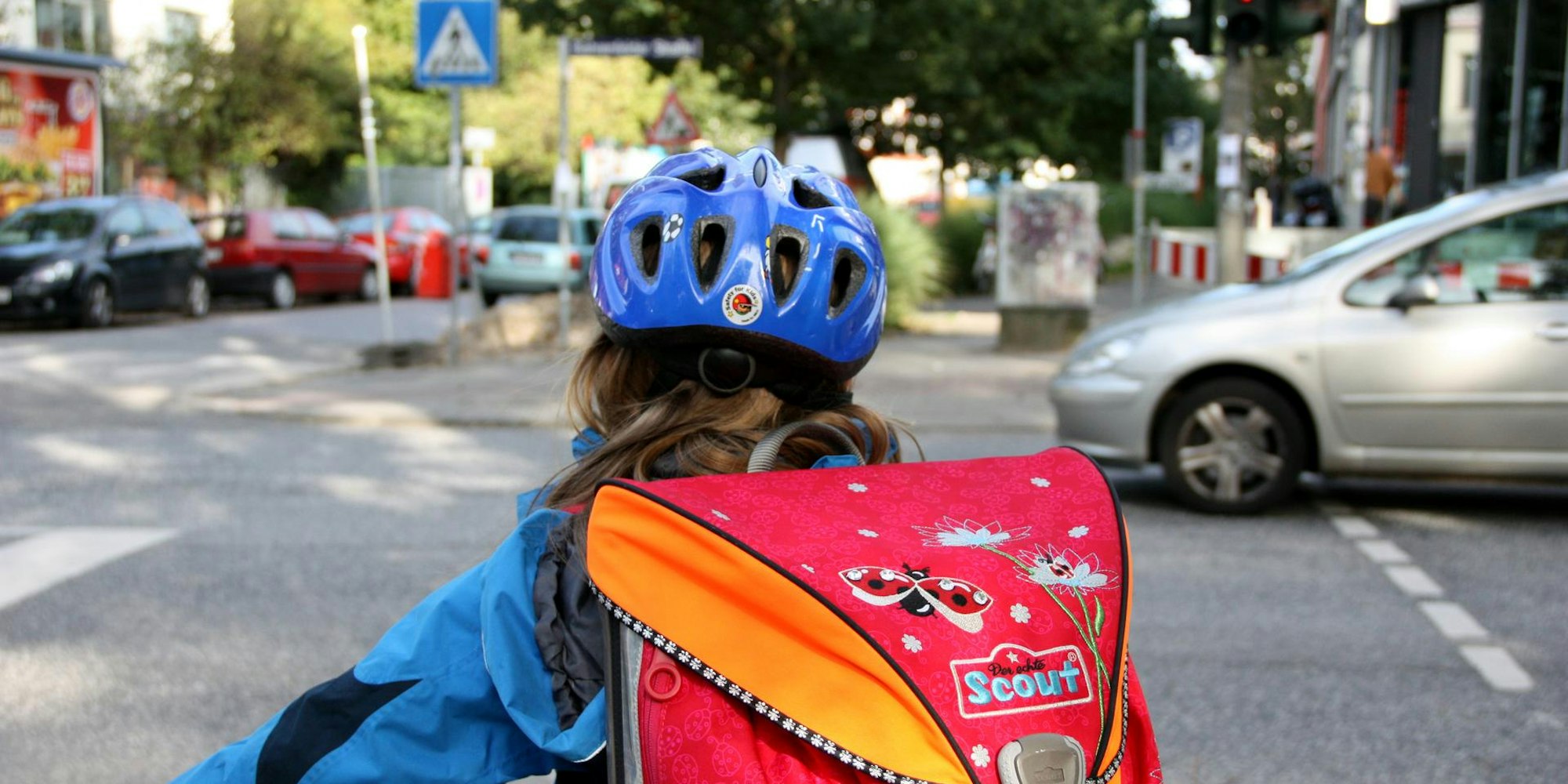 Schule Unfall Symbol dpa