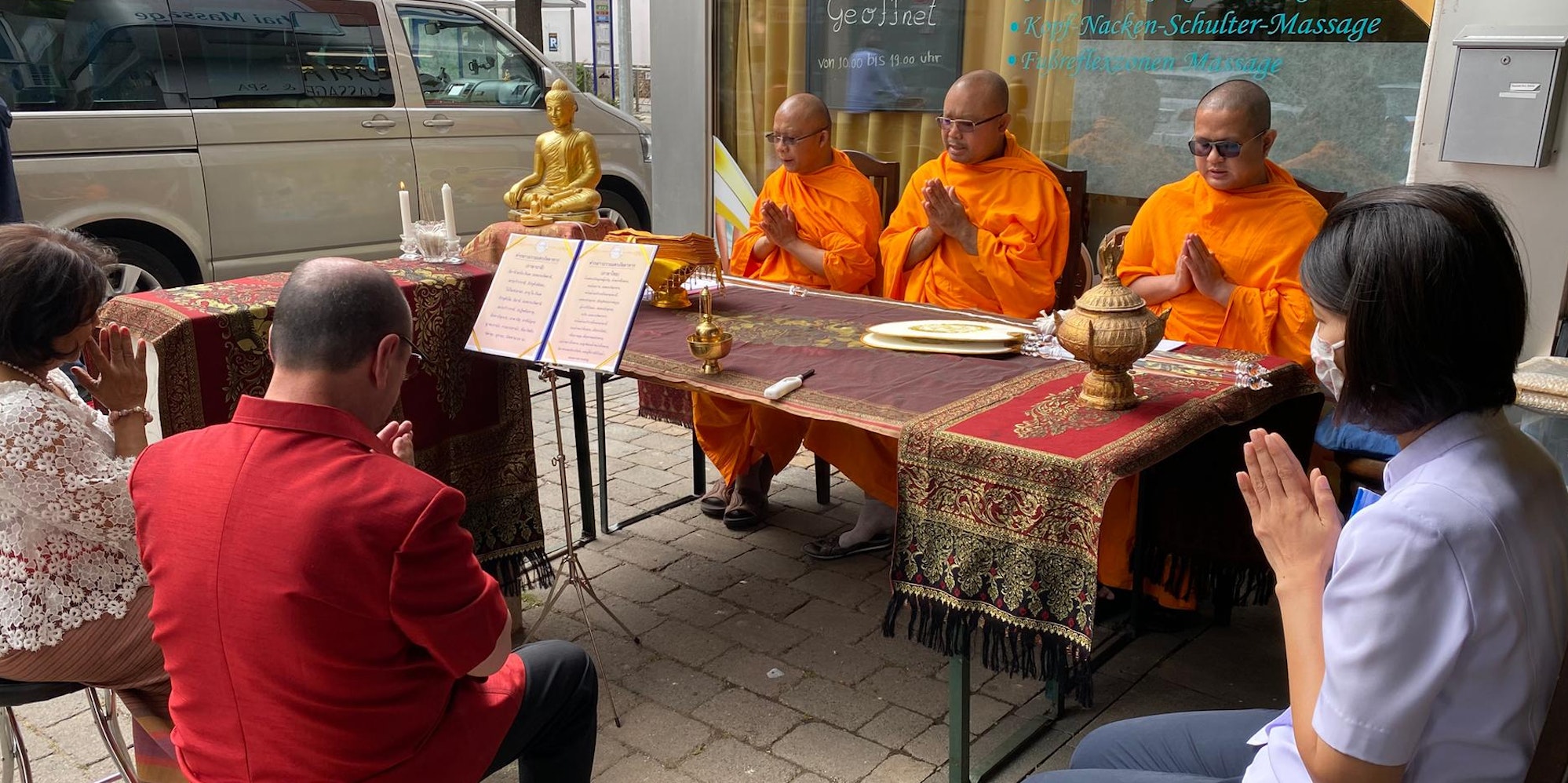 Flut Gedenken Buddhisten