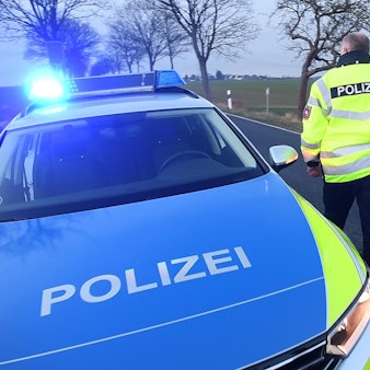 Polizei Festnahme Symbolbild 19