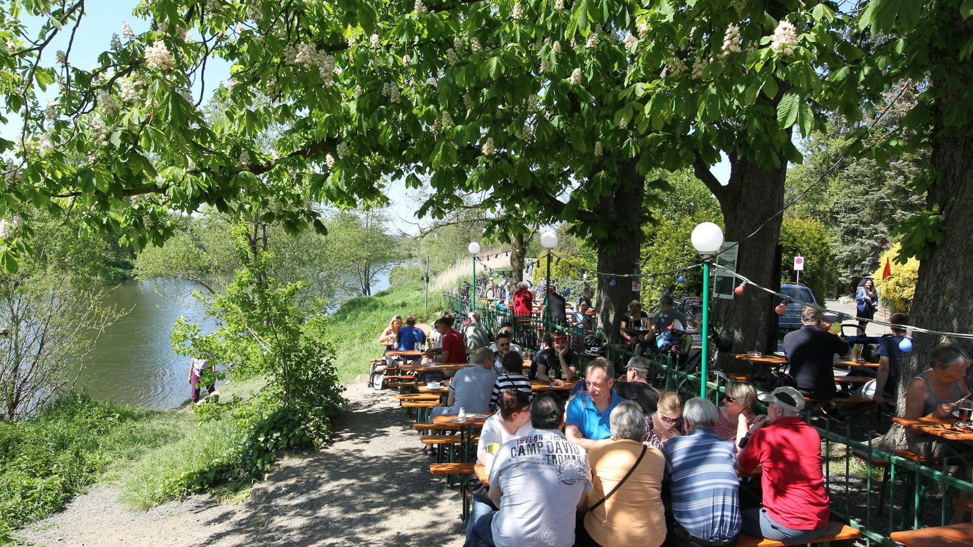 Unter Kastanien an der Sieg liegt der Biergarten