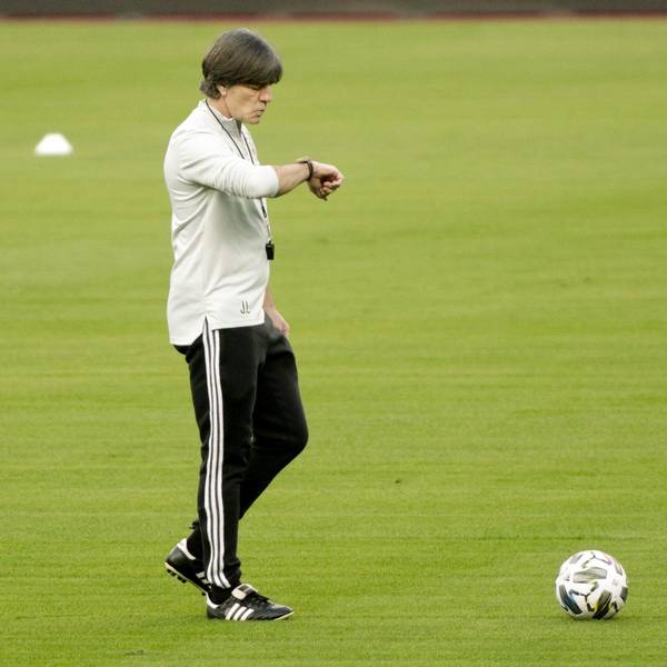 Löw Uhr neu