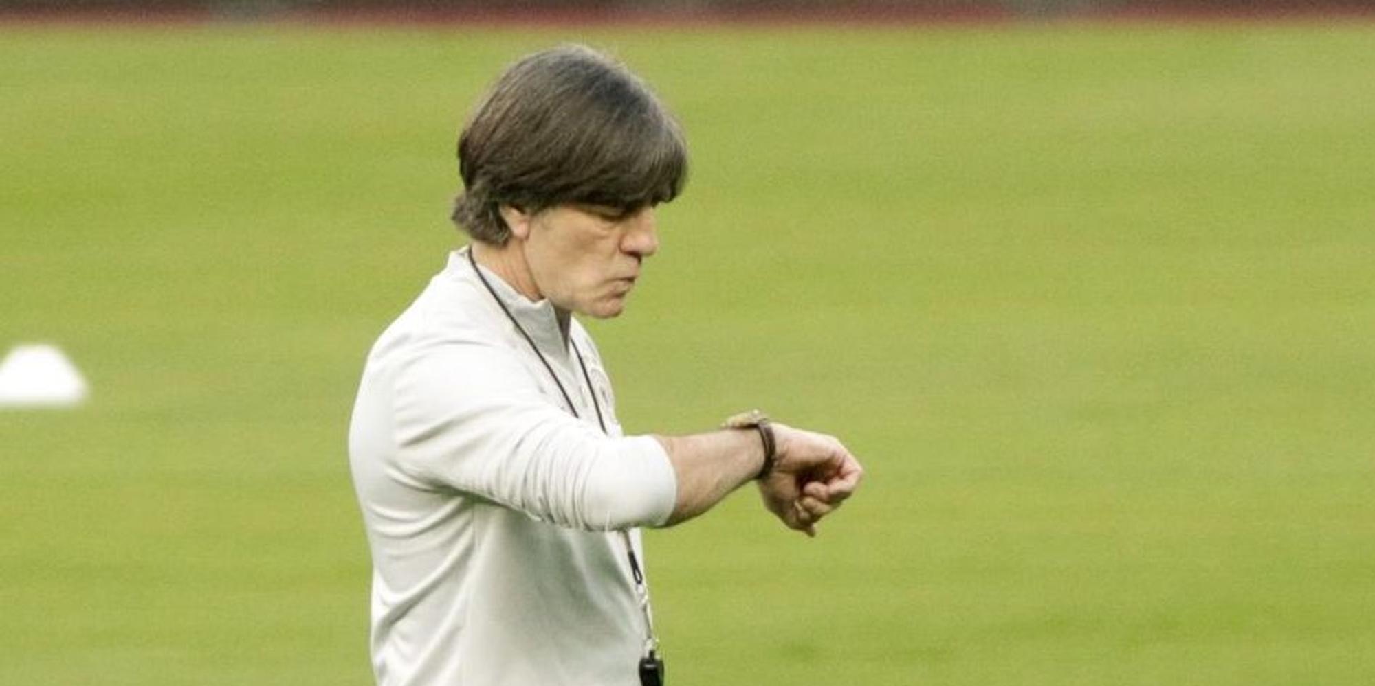 Löw Uhr neu