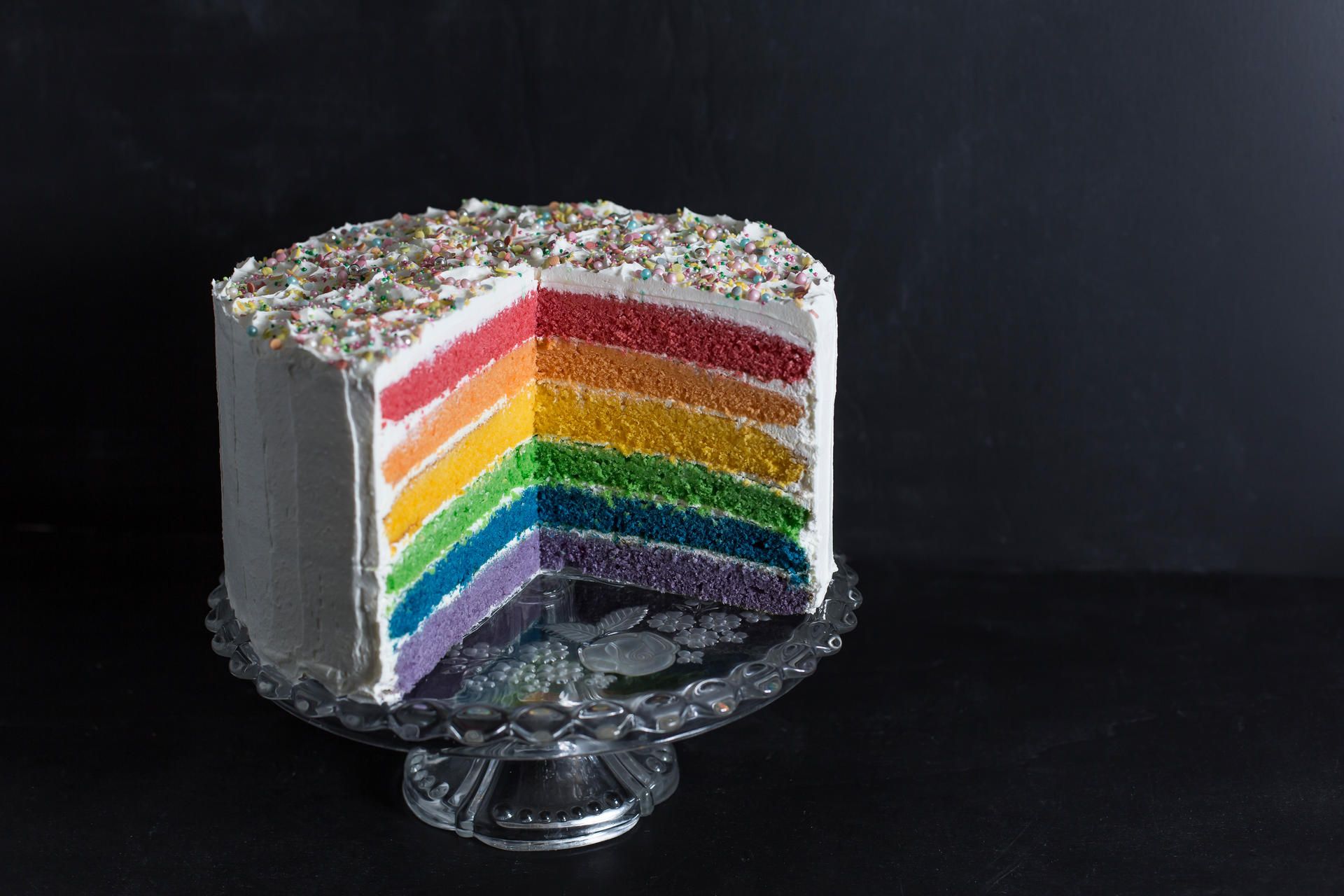 Regenbogen Torte IMAGO