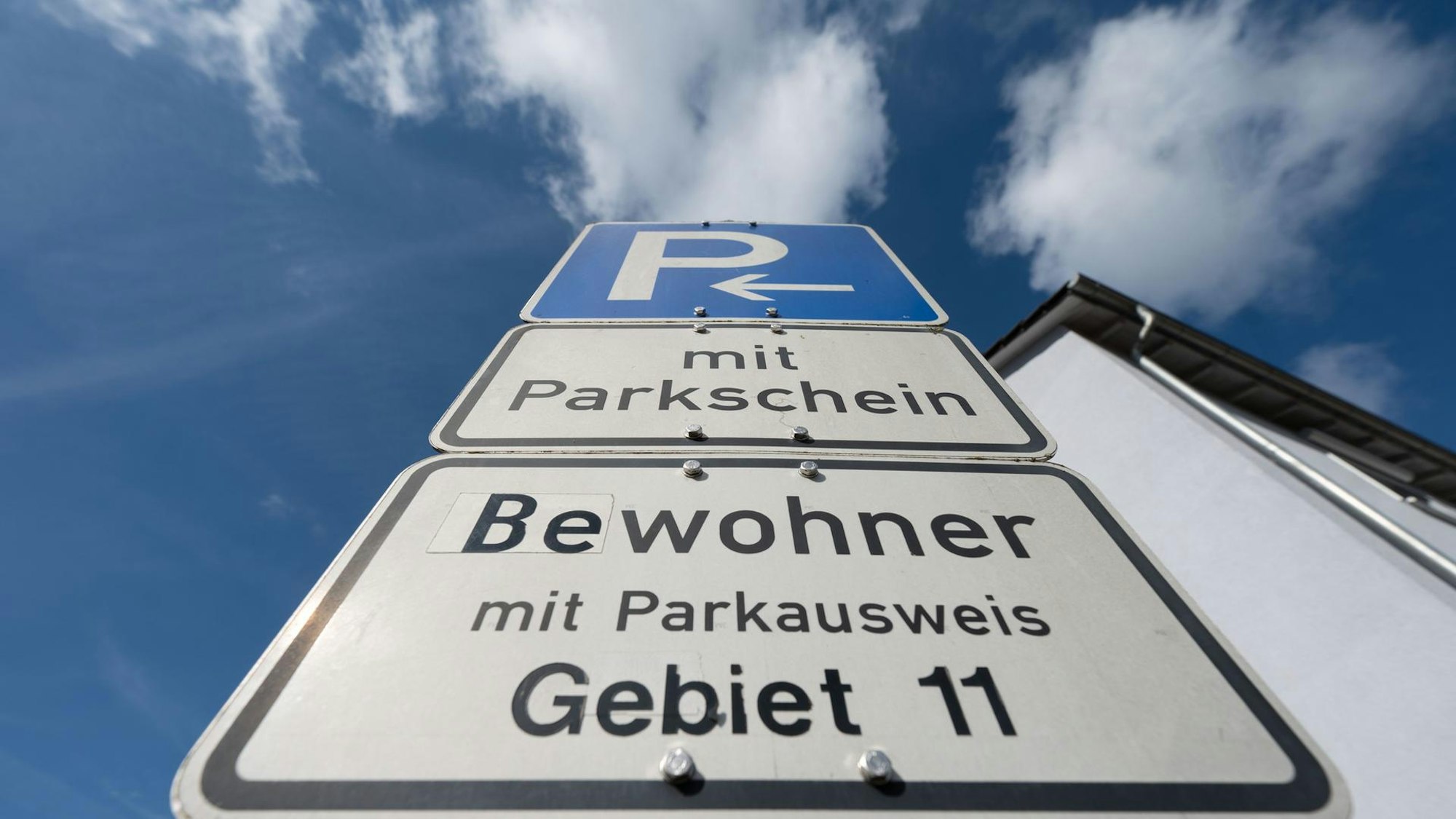 Kommunen in NRW sollen ab 2022 über den Preis für Bewohnerparkausweis entscheiden.