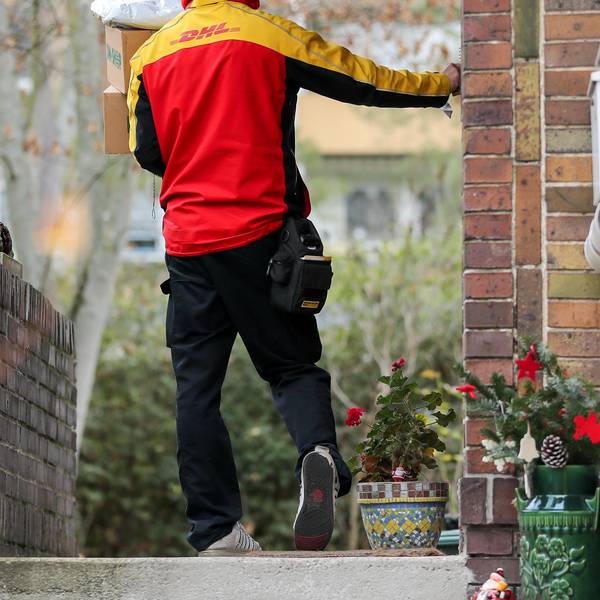 Paketzusteller Symbolbild