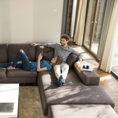 Aufgeräumte_Wohnung_Mann_Frau_imago