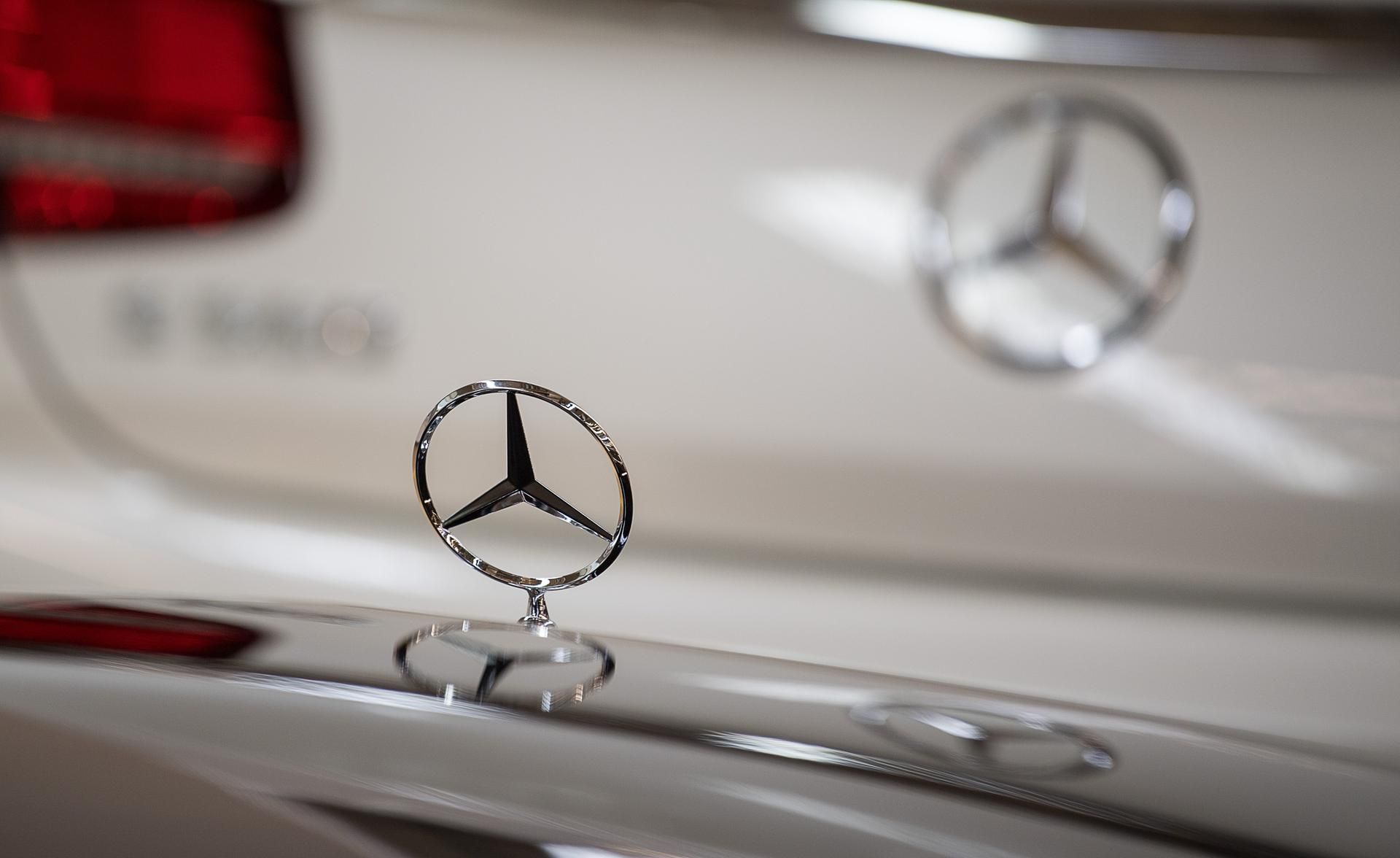 mercedes benz symbolbild