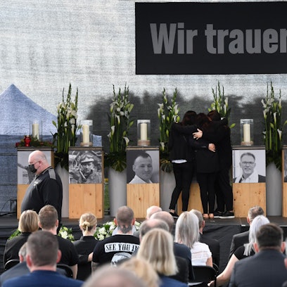 Trauerfeier_nach_Exp_70898393