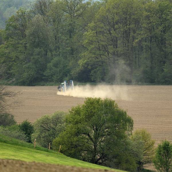 20220505_own_Landwirt bewirtschaftet Feld bei Wipperfuerth_OWL_1042_01_1
