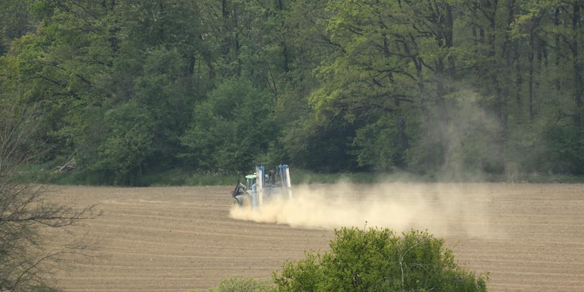 20220505_own_Landwirt bewirtschaftet Feld bei Wipperfuerth_OWL_1042_01_1