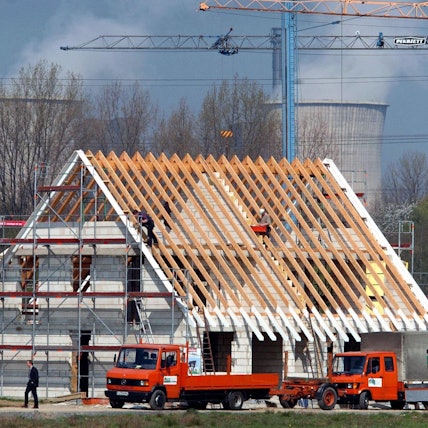 Rohbau_vor_Kuehlturmen_Symbolbild