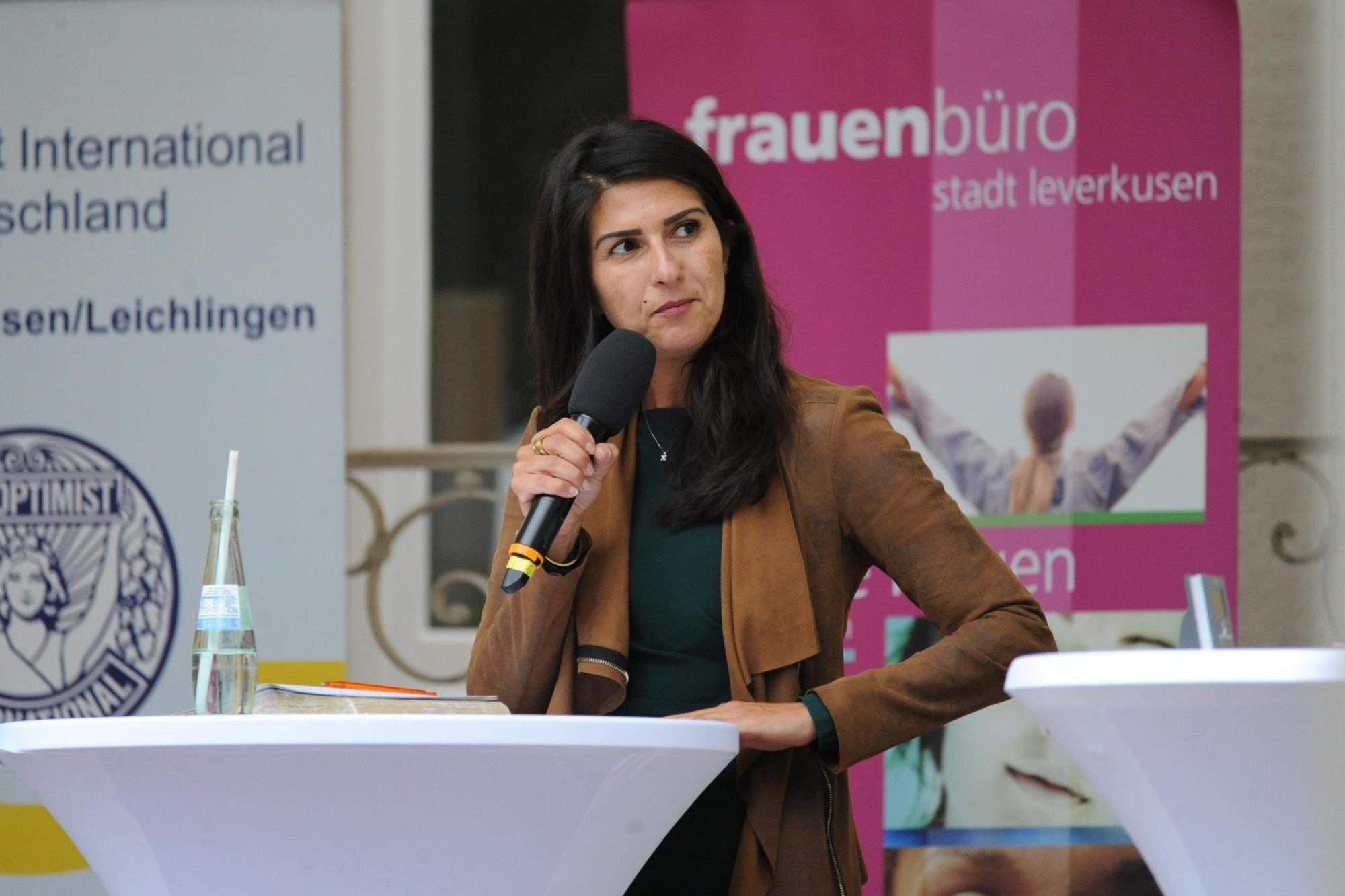 LE_podiumsdiskussion-frauenverbaende_(10)