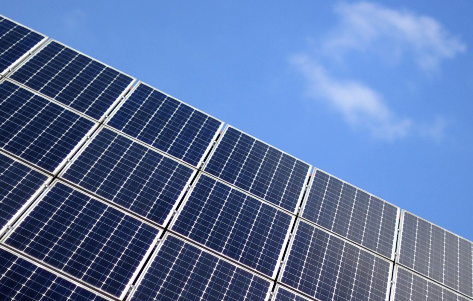 Solaranlage_vor_blau_57433334