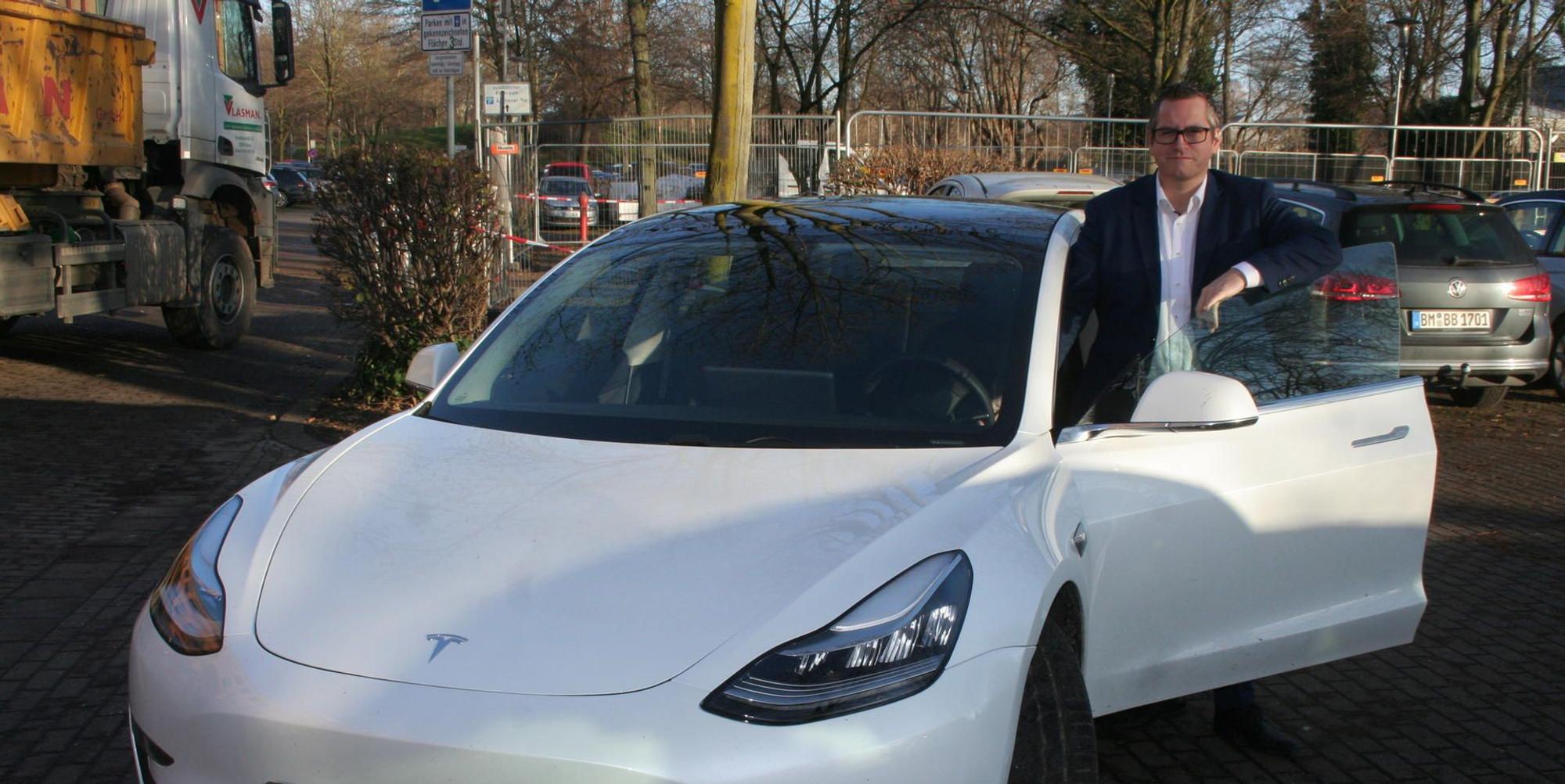 Sascha Solbach_Tesla_Bedburg